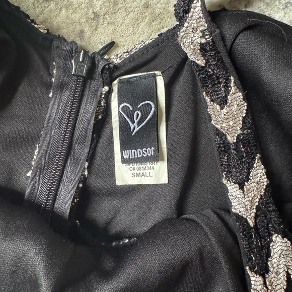 Black and Silver Zigzag Windsor Size Small Dress - Picture 4 of 6